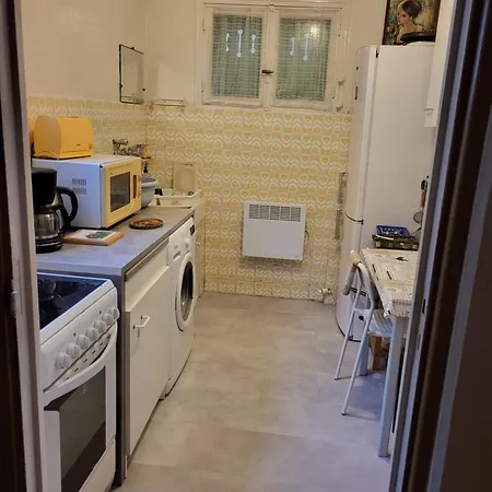 2 Pieces Pour 4 Personnes Proche Tram Διαμέρισμα *